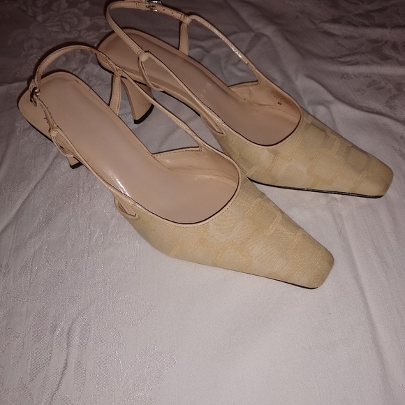 Shoes - Picture 6 of 10